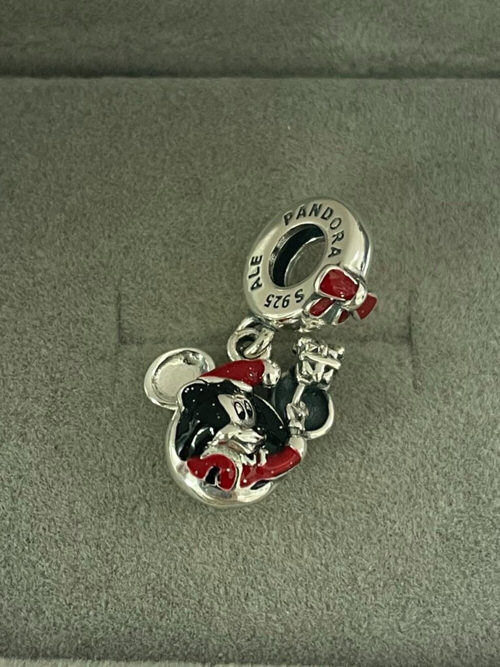 PANDORA mickey mouse x Disney park Christmas charm